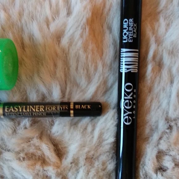 Gold Victoria's secret bag filled with a variety of beauty products. - Picture 13 of 13